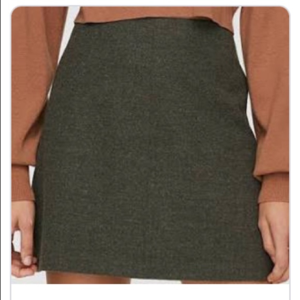 Forest green aritzia classic mini skirt